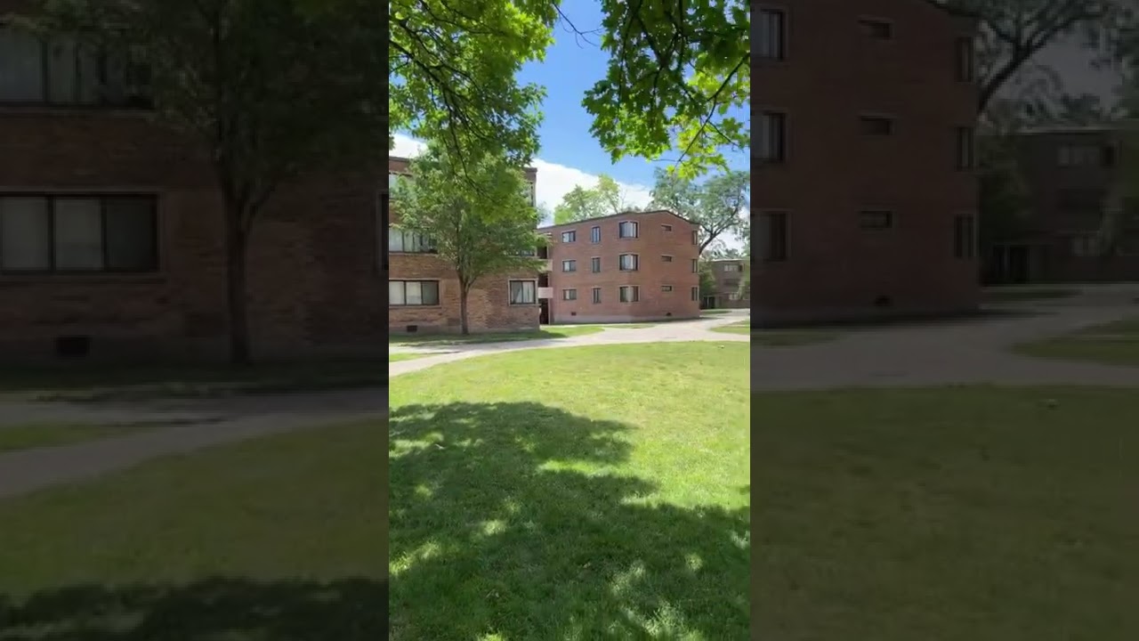 Walking Inside &ldquo;O&rsquo;Block&rdquo; In Chicago Illinois.