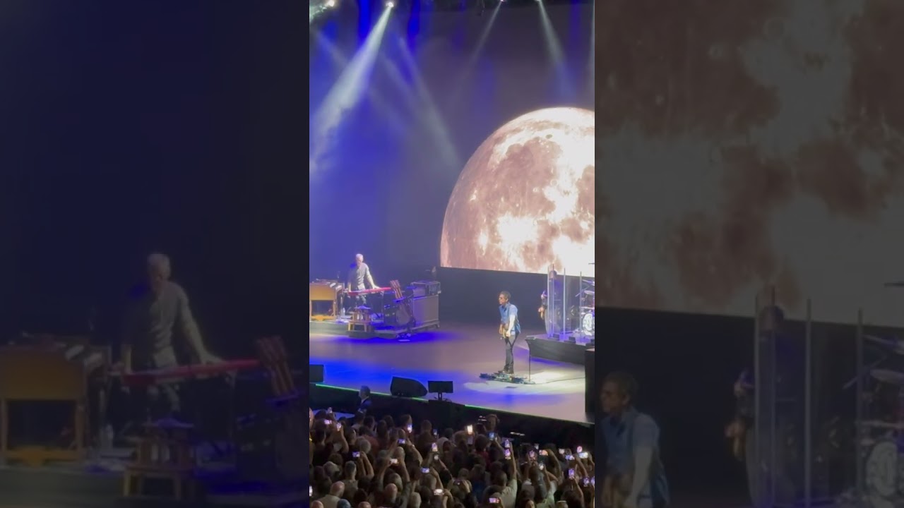Alanis Morissette sings Hand in my Pocket from Jagged Little Pill in A Coruña, Spain (9 July 2025)