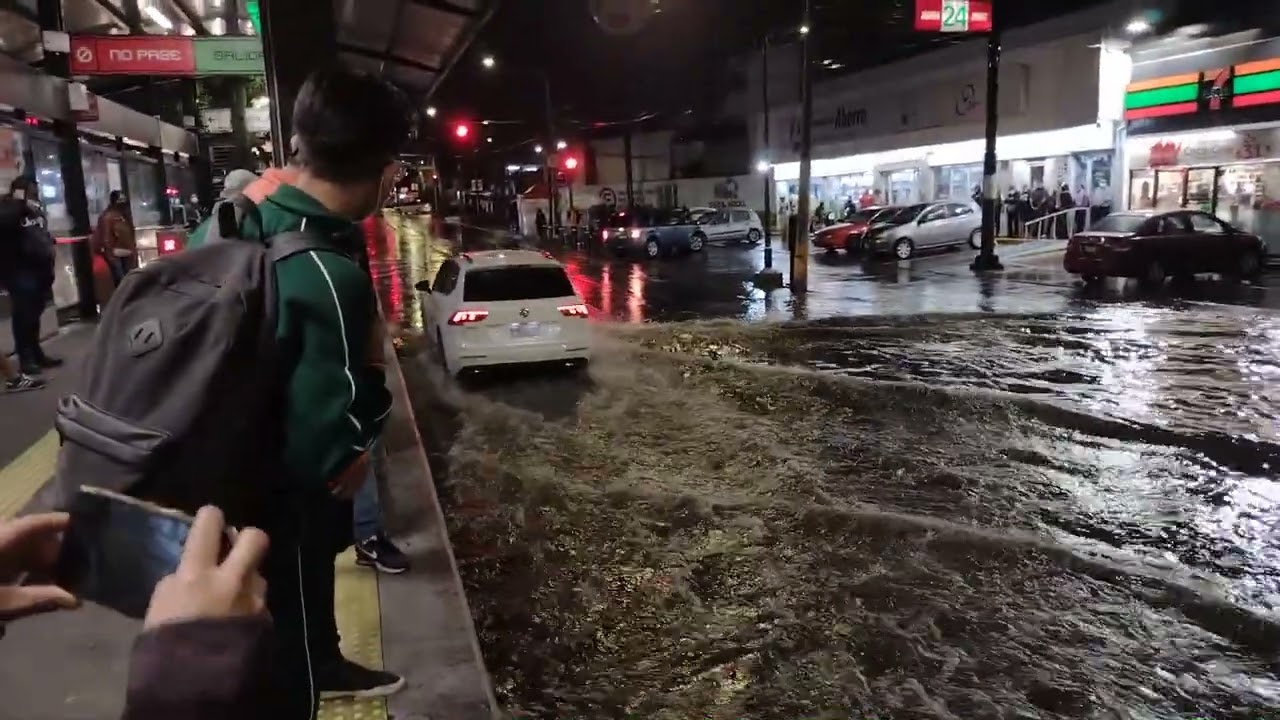 Inundación en el Metrobus La Joya CDMX