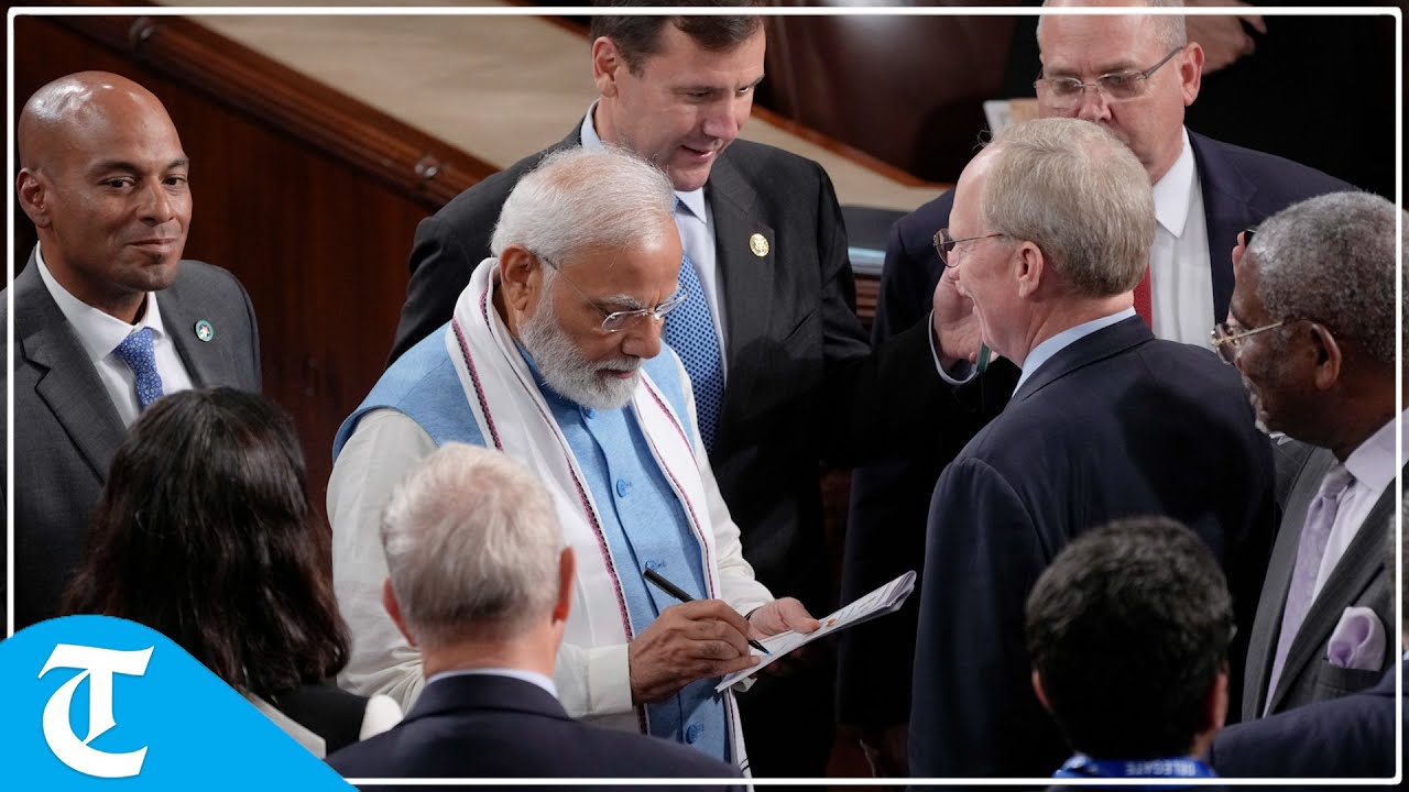 US Congressmen lined up to take autographs, selfies with PM Narendra Modi