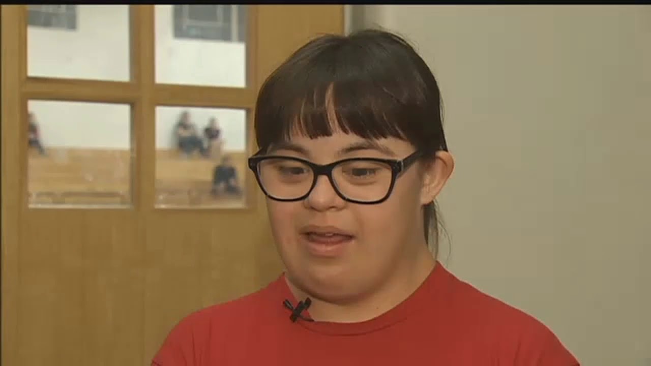 High school basketball manager shines bright on the court