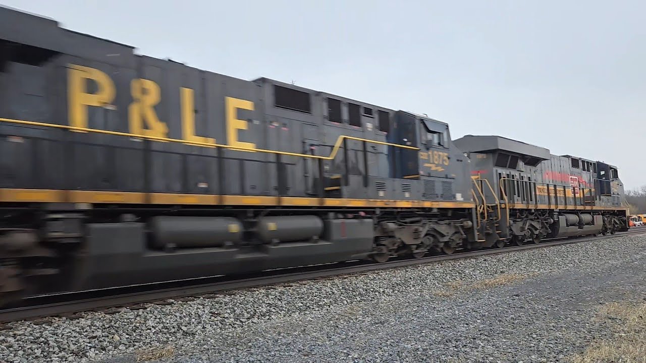 CSX IM (I020) w/ two HUs: Family Lines & P&LE - CSXT 1972, 1875, 4548 - Cherry Rd, Roc NY - 1/11/25