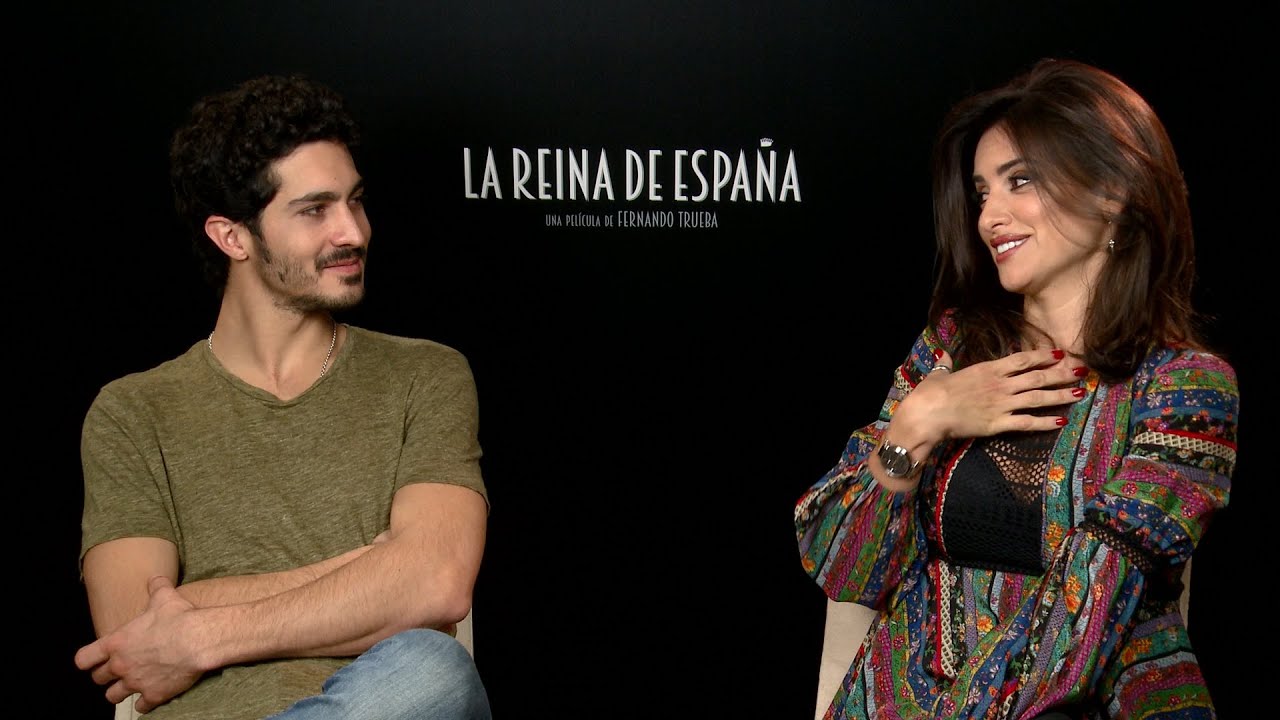 Penélope Cruz y Chino Darín sobre La reina de España