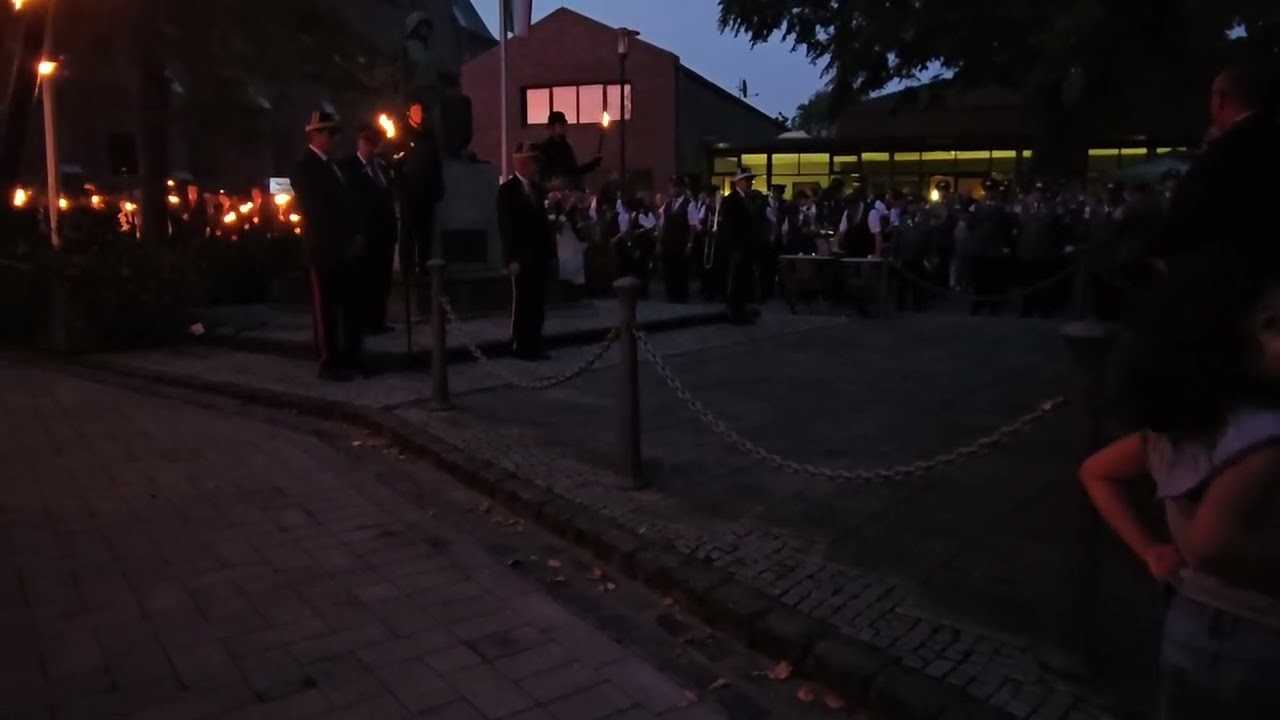 Aufmarsch zum großen Zapfenstreich @glehn@schützenfest23@roßerzapfenstreich