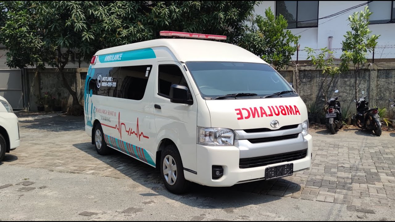Ambulance go to Semarang! | Toyota Hiace Commuter #ambulanceindonesia