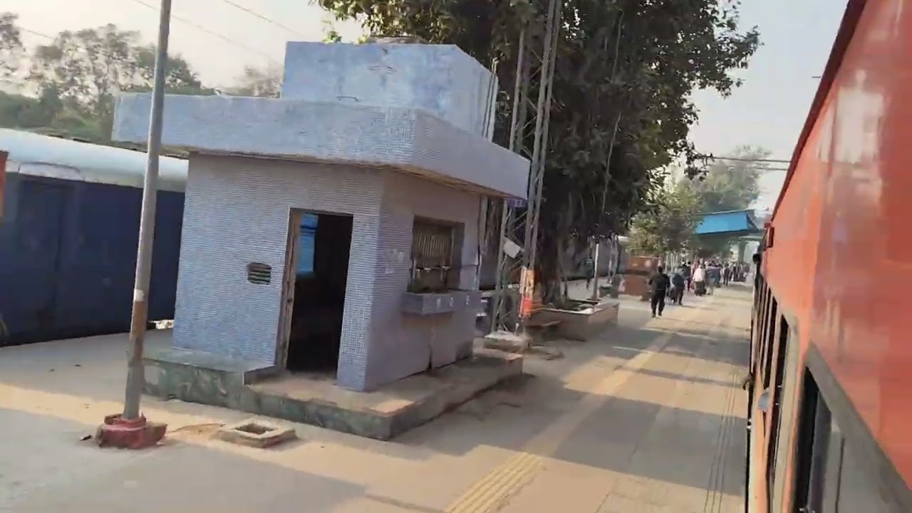 20938 Porbandar SF Express arrival and departure Palam railway station ...