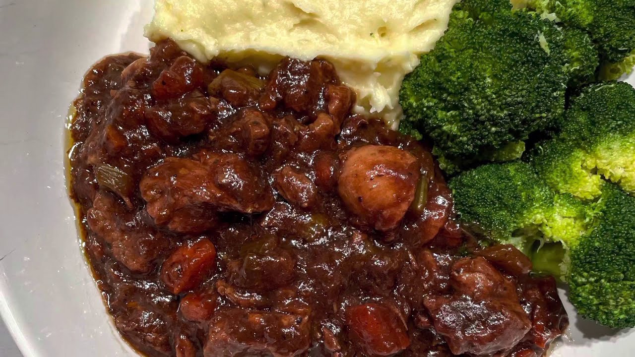 TRADITIONAL SCOTTISH STEW: STEWED BEEF & PORK SAUSAGE RECIPE
