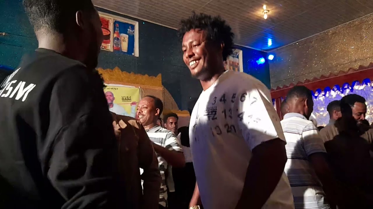 ኣብ ኣላጊ ወዶ ምርቃ ኣርቲስት ኣረጋ ካሕሳይ ፊትሕ ኣብልና የቀኒየልና ብፃይ