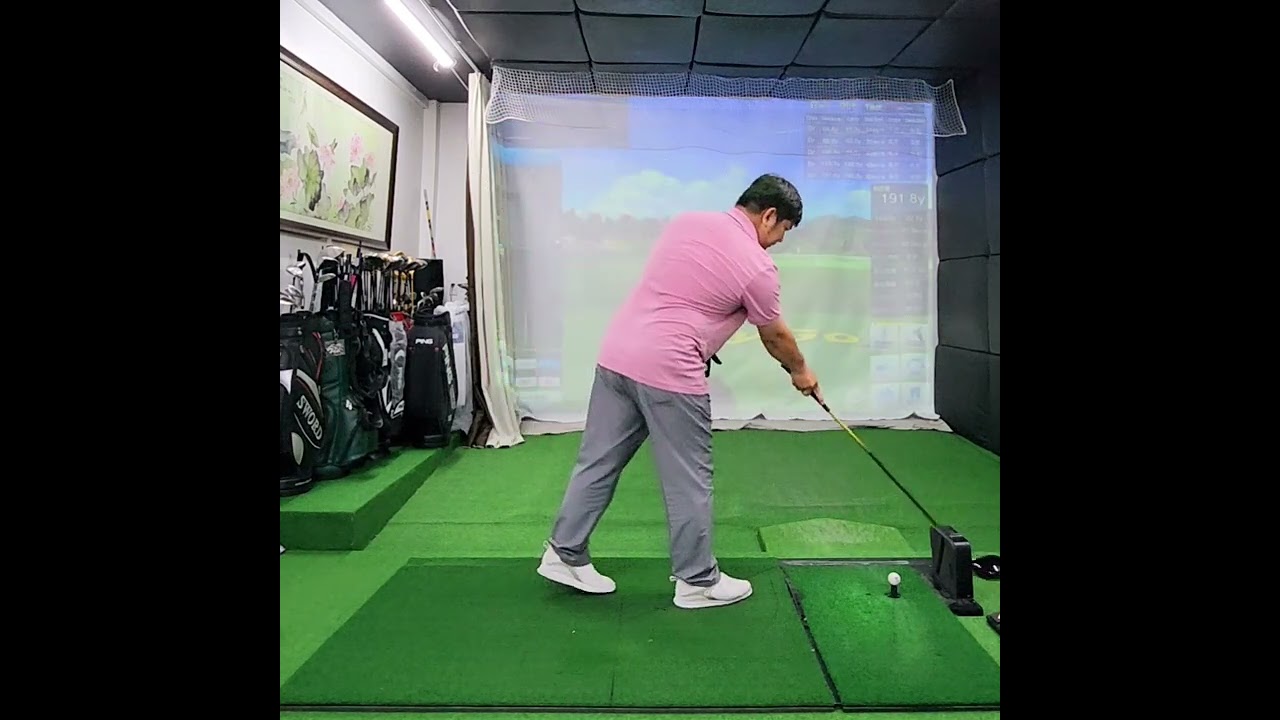 Xậy dựng swing cho gậy driver, chú ý giữ đầu, thả lõng người không gồng.