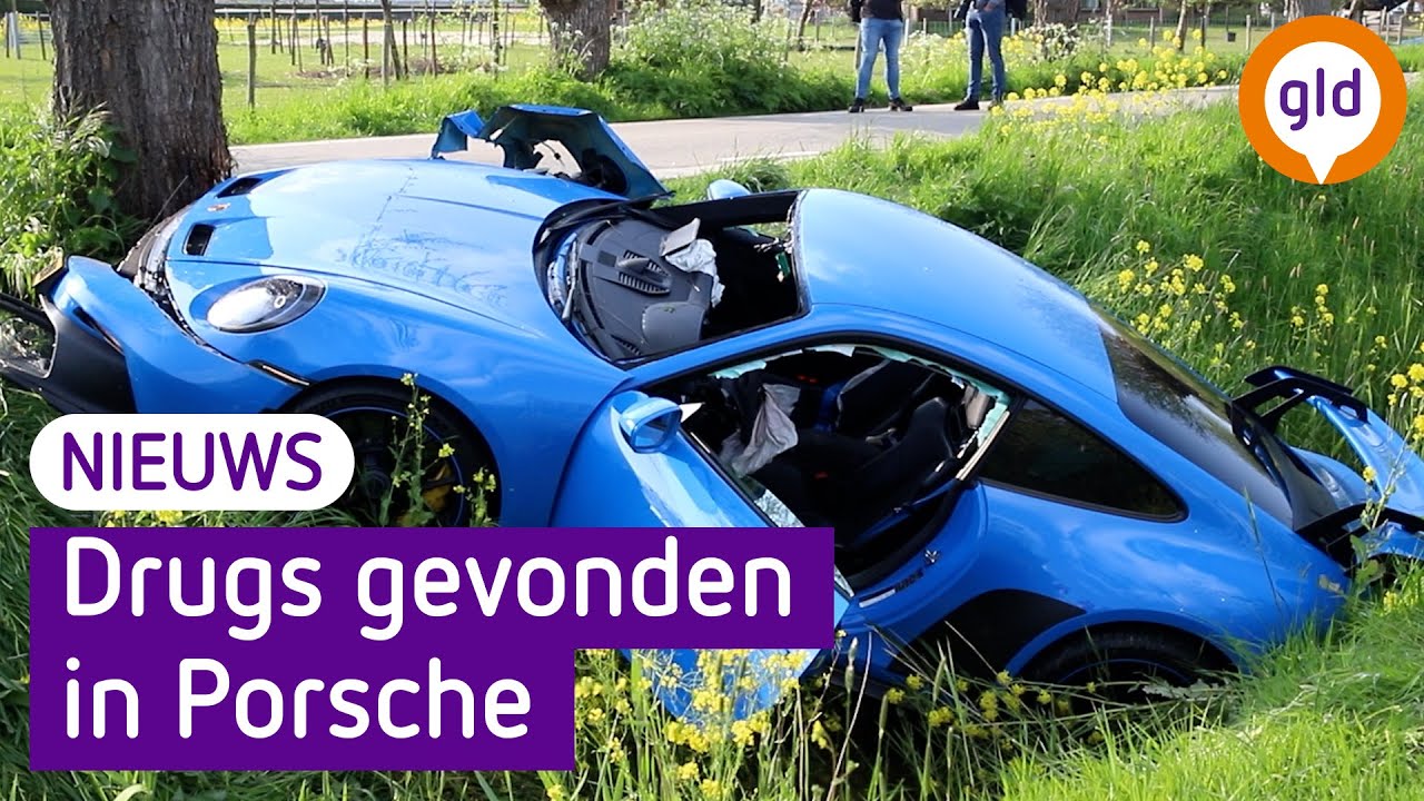 Mannen crashen met Porsche tegen boom
