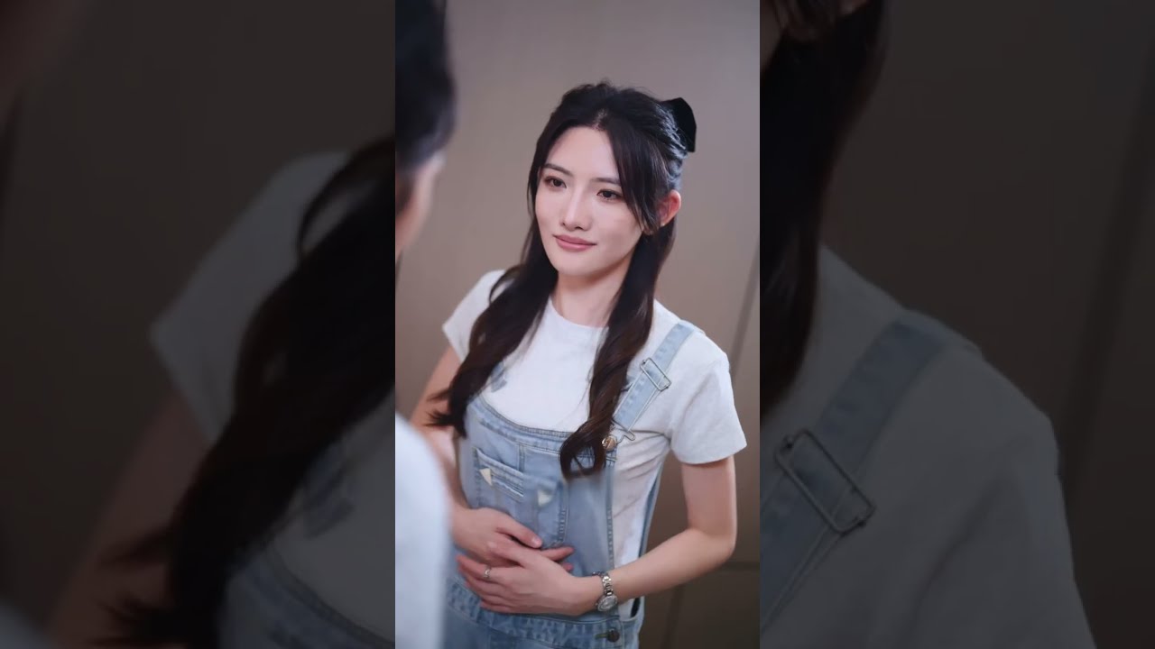 1st Day At Work,Crying Single Mom Eat Bread On Rooftop—Unware CEO Watching From Office Fall For Her!
