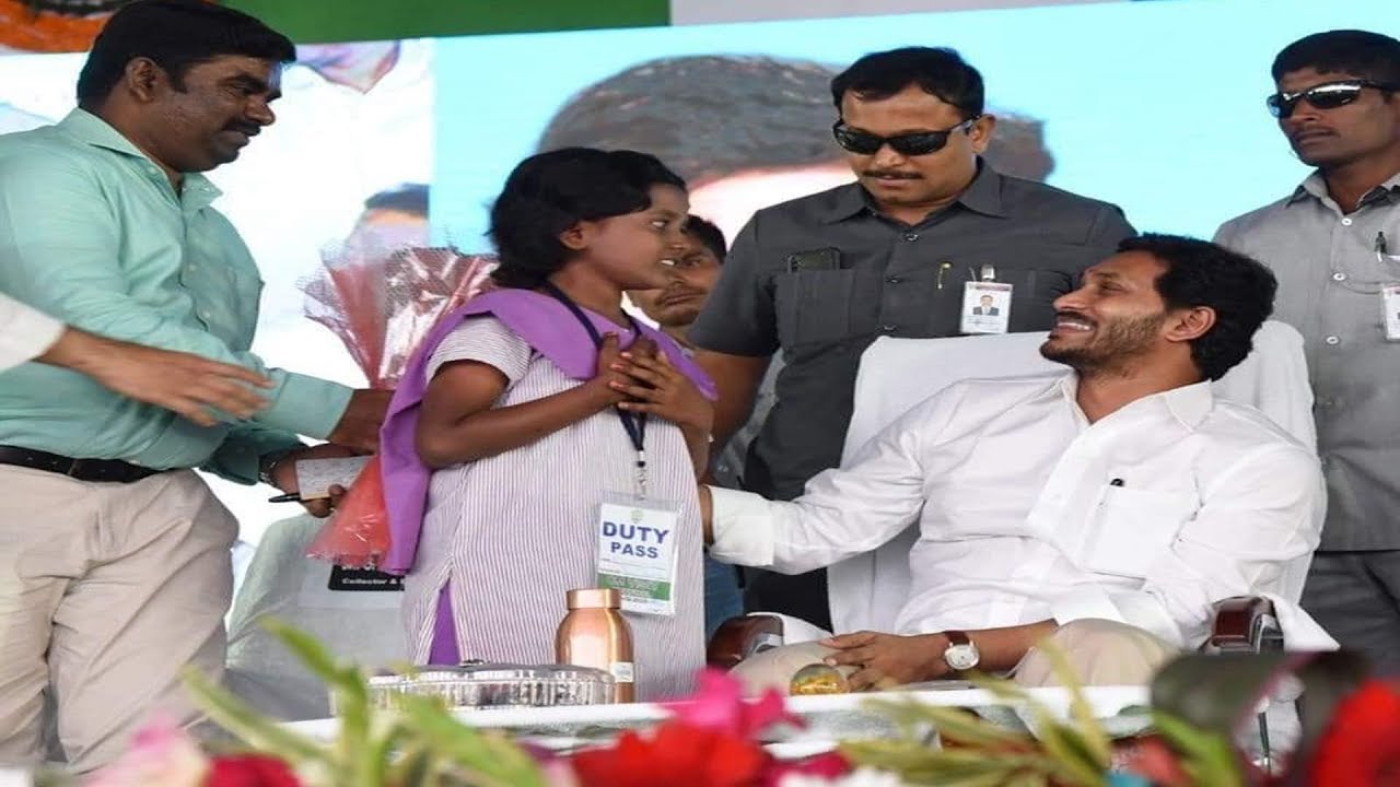 Student Superb Speech | YSR Kanti Velugu Scheme | Kurnool | Sakshi TV