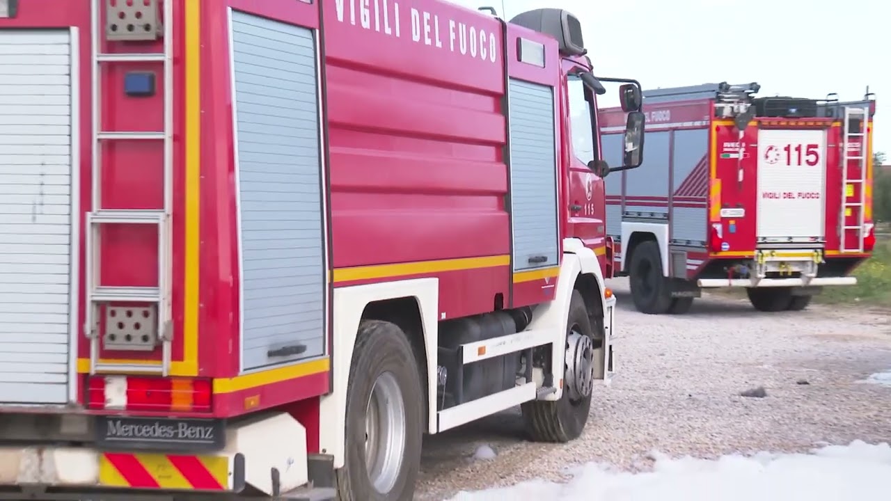 Due bus distrutti da un incendio a Ururi: indagini in corso - 28/10/2025