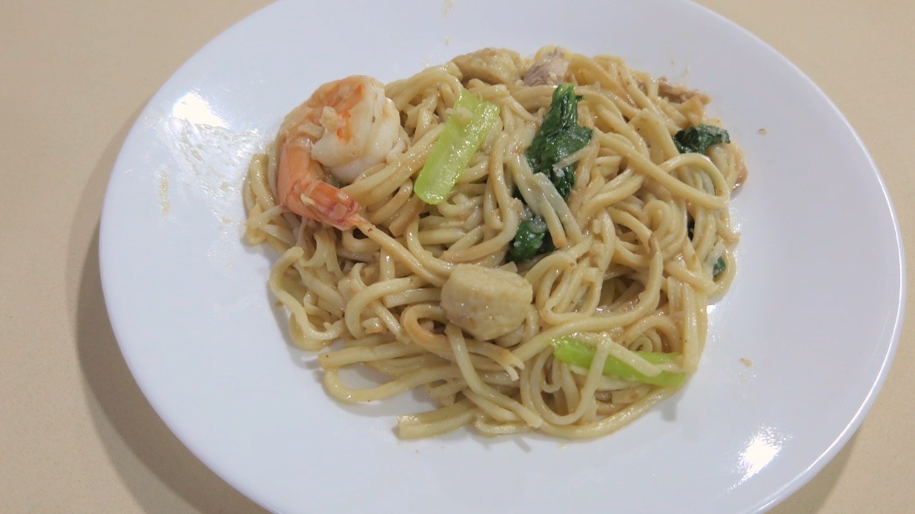 Cantonese Style Fried Noodles | 广式炒面