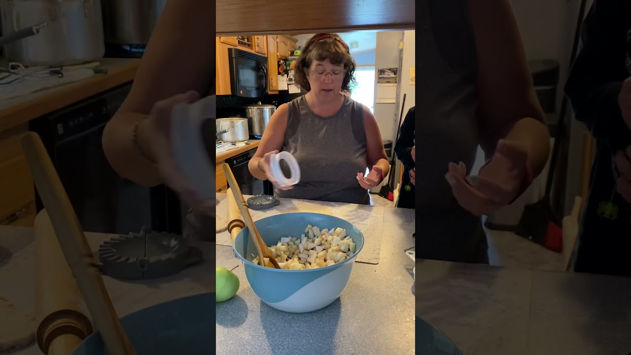 Pampered Chef Hand Pie and Pocket Maker