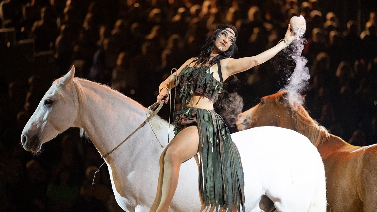 CAVALLUNA - Sylvie Willms in der Show "Geheimnis der Ewigkeit"