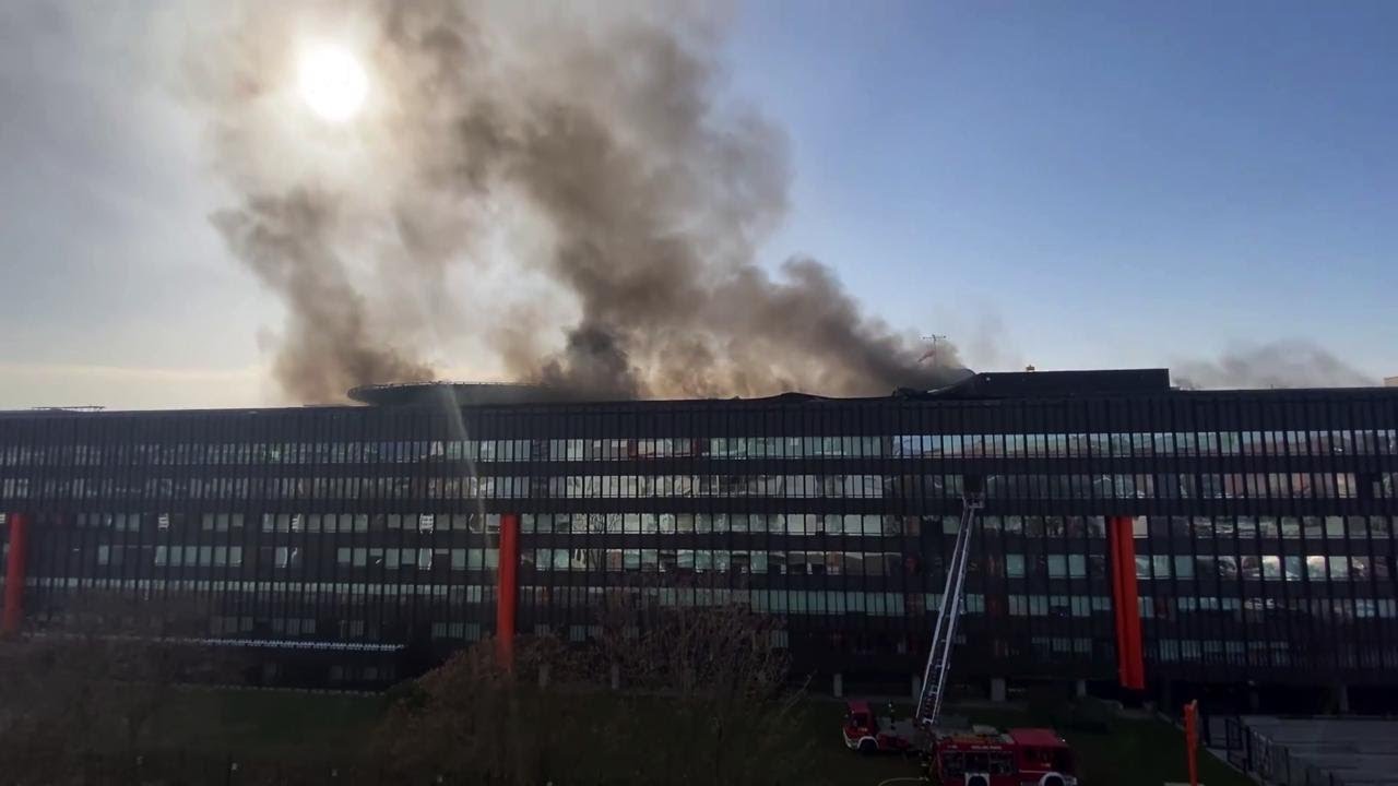 Incendio in palazzo di uffici in corso Ferrucci a Torino