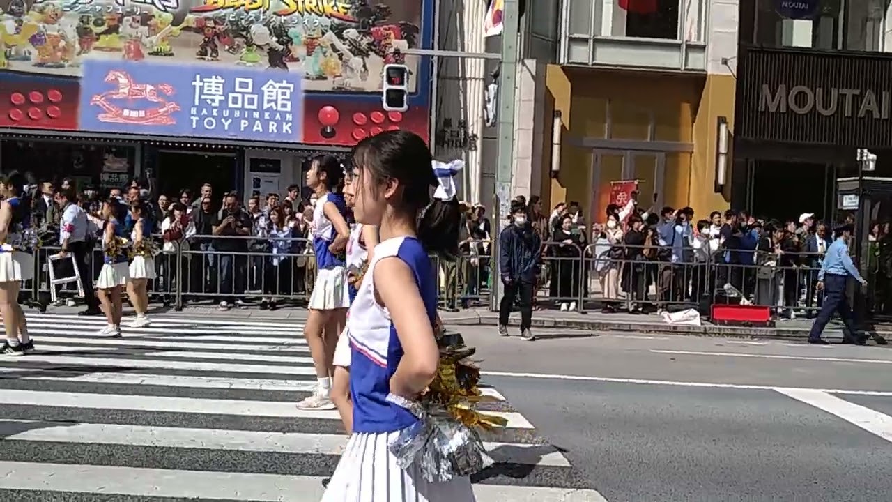 秋の銀座交通安全ゴールデンパレード2024　終着地点　練馬区合同中学校バトントワラー、中学校合同吹奏楽部の皆様です。