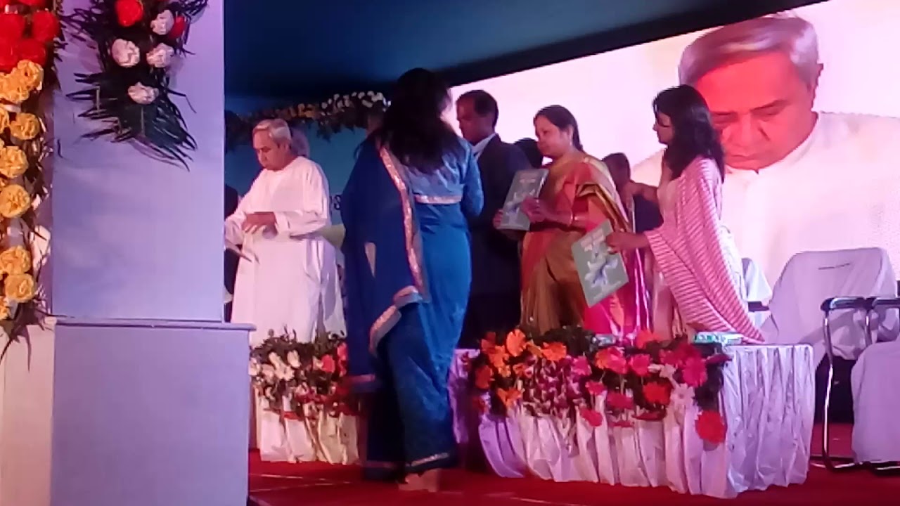 Sj Nabin pattnayak giving awared ceremony SSEPD DEPT.