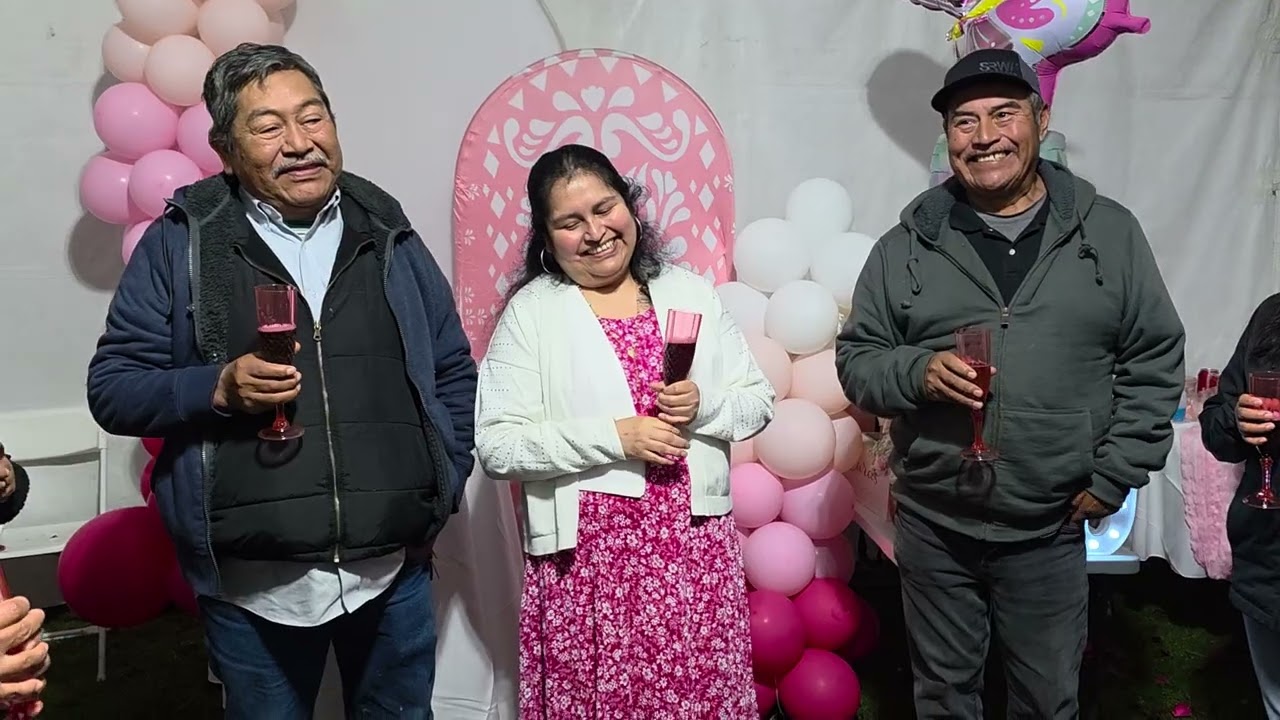 Celebrando los 50 años de mi amiga Virginia Gil con la gente de San Miguel Cuevas Oaxaca