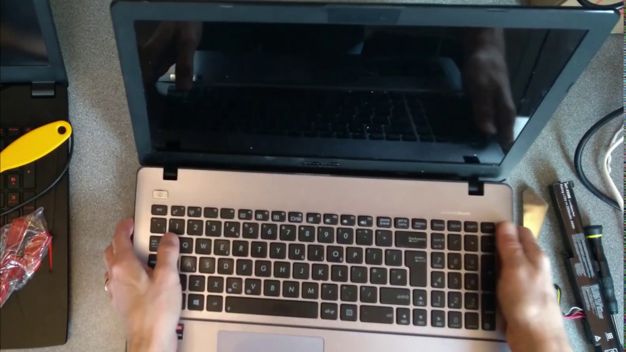 Asus X550D: Как заменить внутреннюю батарею.