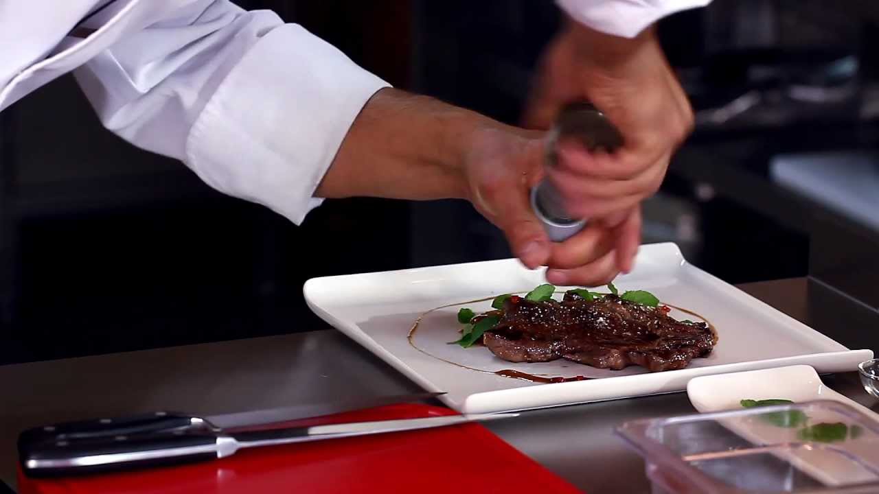 Zdrowa Kuchnia Beef Master - Stek z antrykotu z sokiem limonkowym i smażonym ananasem