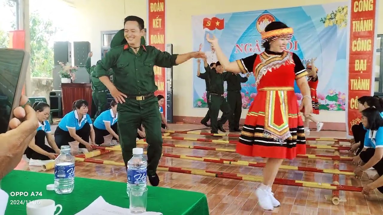 Múa Sạp. Chào mừng ngày Đại Đoàn Kết khu dân cư thôn 2, xã Long Hà. Biểu Diễn Đội Sạp thôn 2.