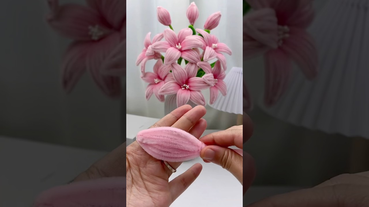 Handmade diy pipe cleaner lily flowers #diy #gift #diyflower #diycrafts #flowercraft #flower #craft