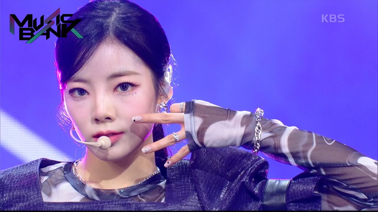 PURPLE KISS(퍼플키스 パープルキス) - memeM(맴맴)(Music Bank) | KBS WORLD TV 220415