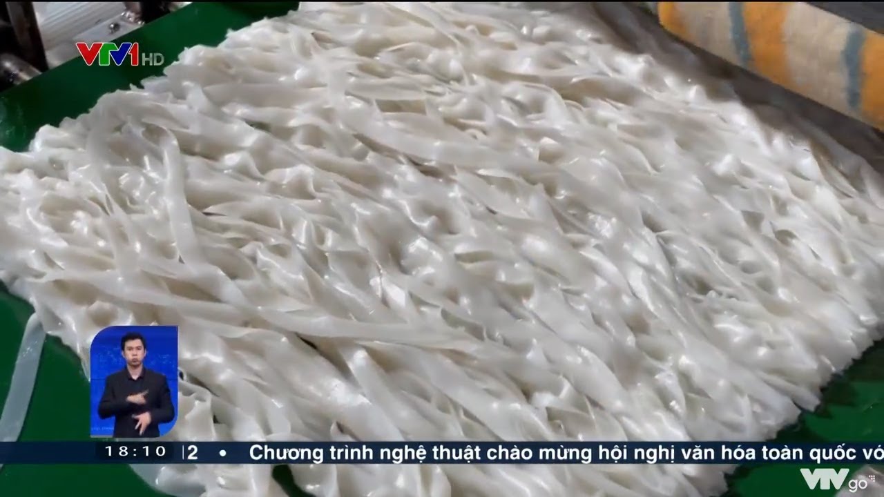 Nghề l&agrave;m b&aacute;nh phở truyền thống tại Campuchia | VTV24