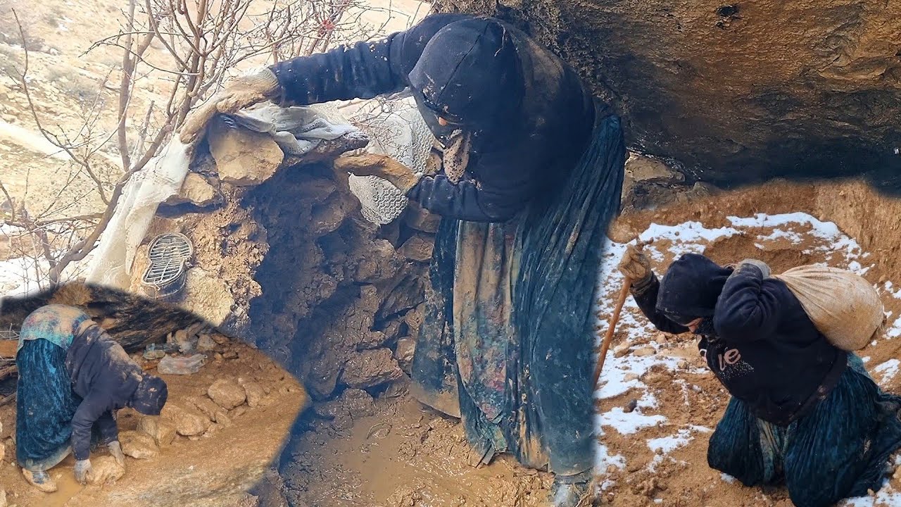 The wet dirt and straw of mountain life❄️🏔️|Grandma builds a shelter in the snow with mud