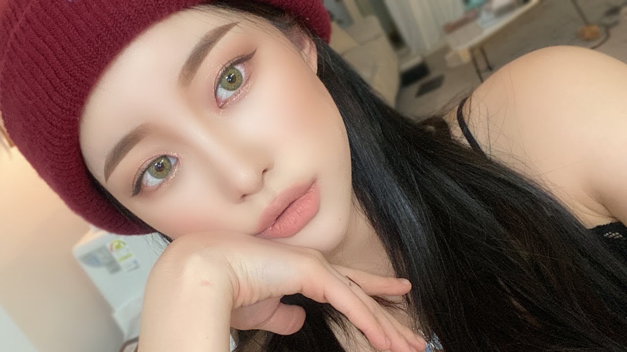Отлично подходит для тех дней, когда вы не моете голову😎.. Макияж в стиле шапочки-бини🖤 | Soyoon