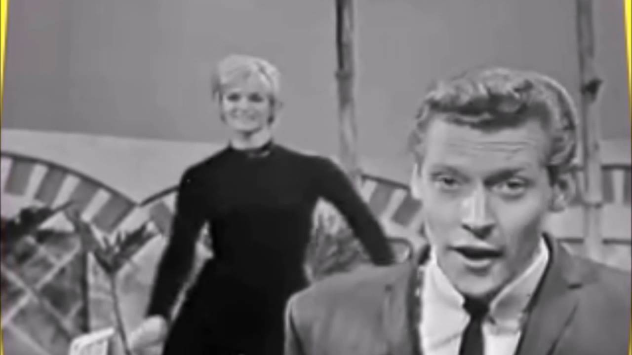 ♫ Sandy Scott &hearts; Mack The Knife ♫