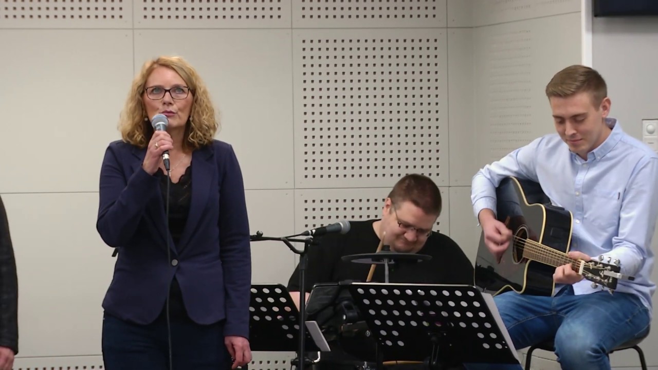 Felagssangur &iacute; Elim - &Aacute; s&aelig;la st&oacute;r sum Harrin her