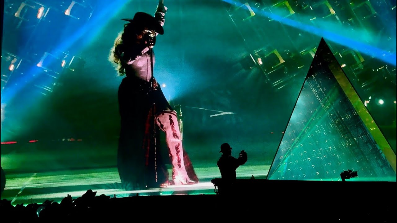 Beyoncé - ALLIIGATOR TEARS - Live from The Cowboy Carter Tour at Metlife Stadium