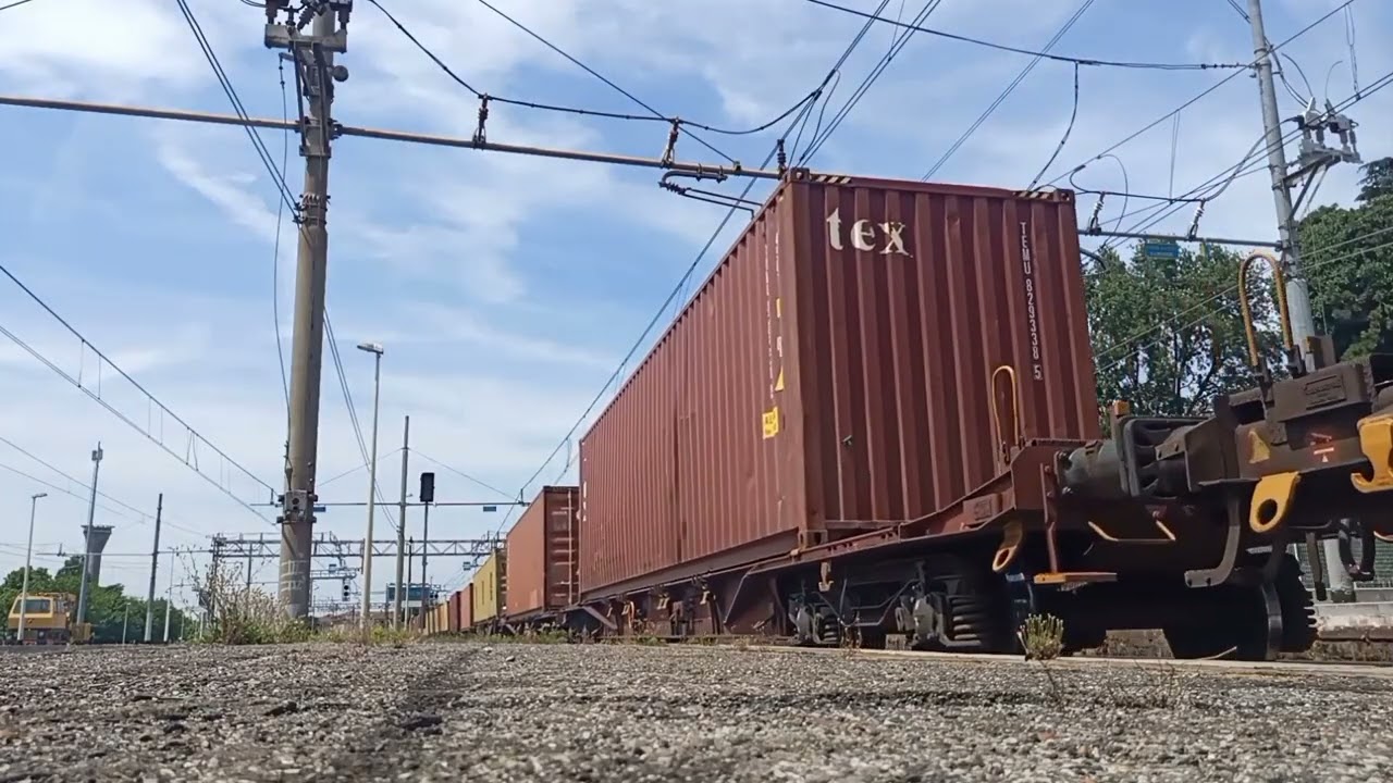 Qualche treno in transito alla stazione di Codogno