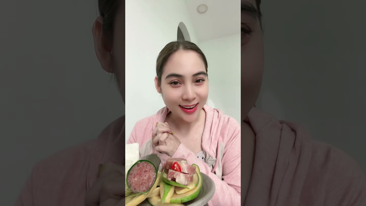 &Uacute;t Nhỏ Ngọc H&acirc;n Mời Cả Nh&agrave; Mukbang V&agrave; C&aacute;i Kết || Cả Nh&agrave; Xem Vui follow Đăng K&yacute; K&ecirc;nh Ủng Hộ Nh&eacute;