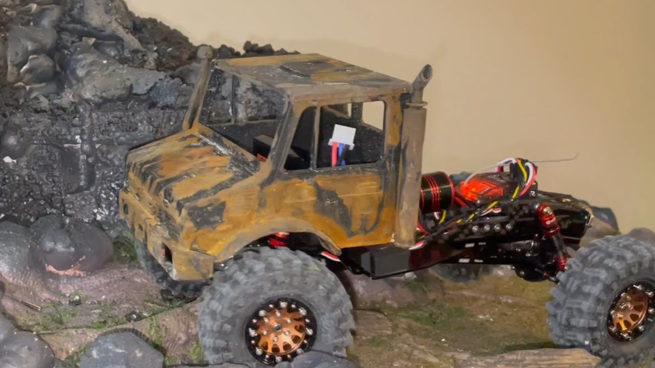 SCX24 4WS Unimog - Dual Reefs 99 Micro servos! - Major steering upgrade and some sweet weathering!