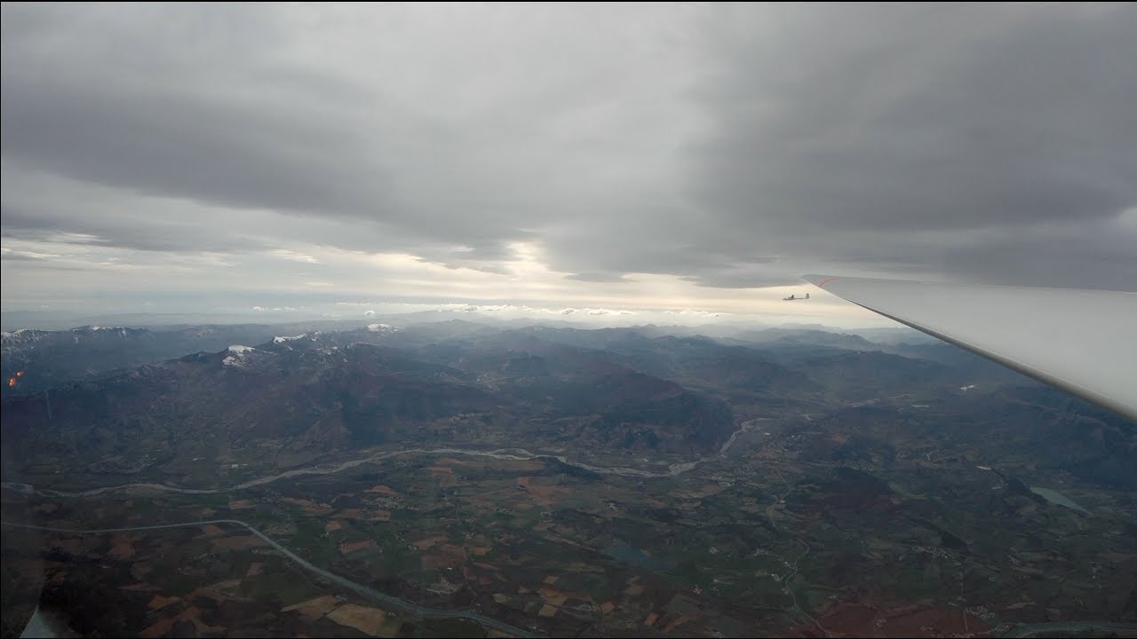 GLIDERS FLYING IN FORMATION | GLIDING