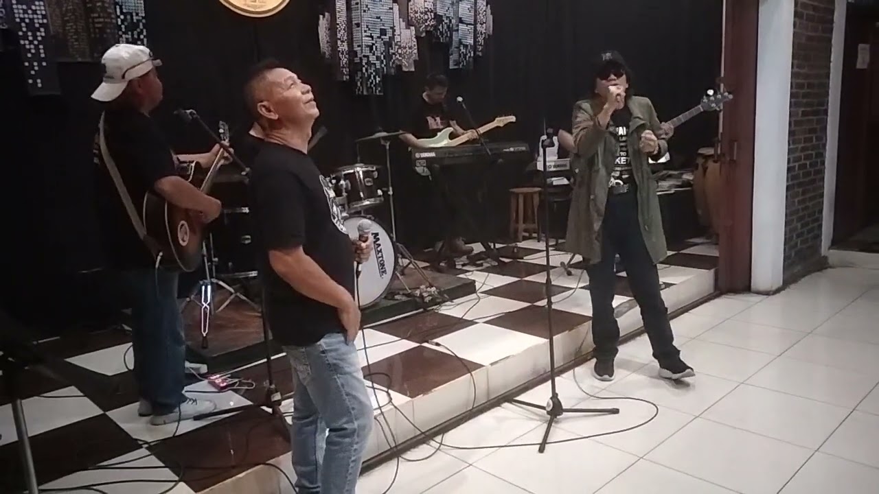 Ayah...Waktu terus berlalu...Sampai ke anak cucu...