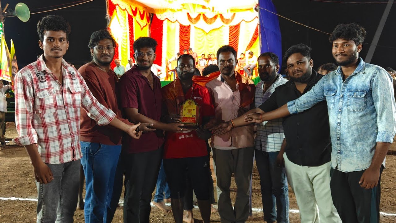 మాచవరం పాలపళ్ళు 8వ KMK BULLS Comind ఏపూరి. షణ్ముఖ సత్య సూర్య నాయుడు గారు..