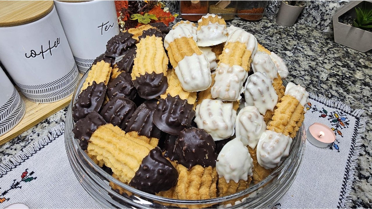 حلوة البوق معشوقة الجماهير بطعم الزمن الجميل لذييذة وكذوب فالفم ذوباااان😍😍