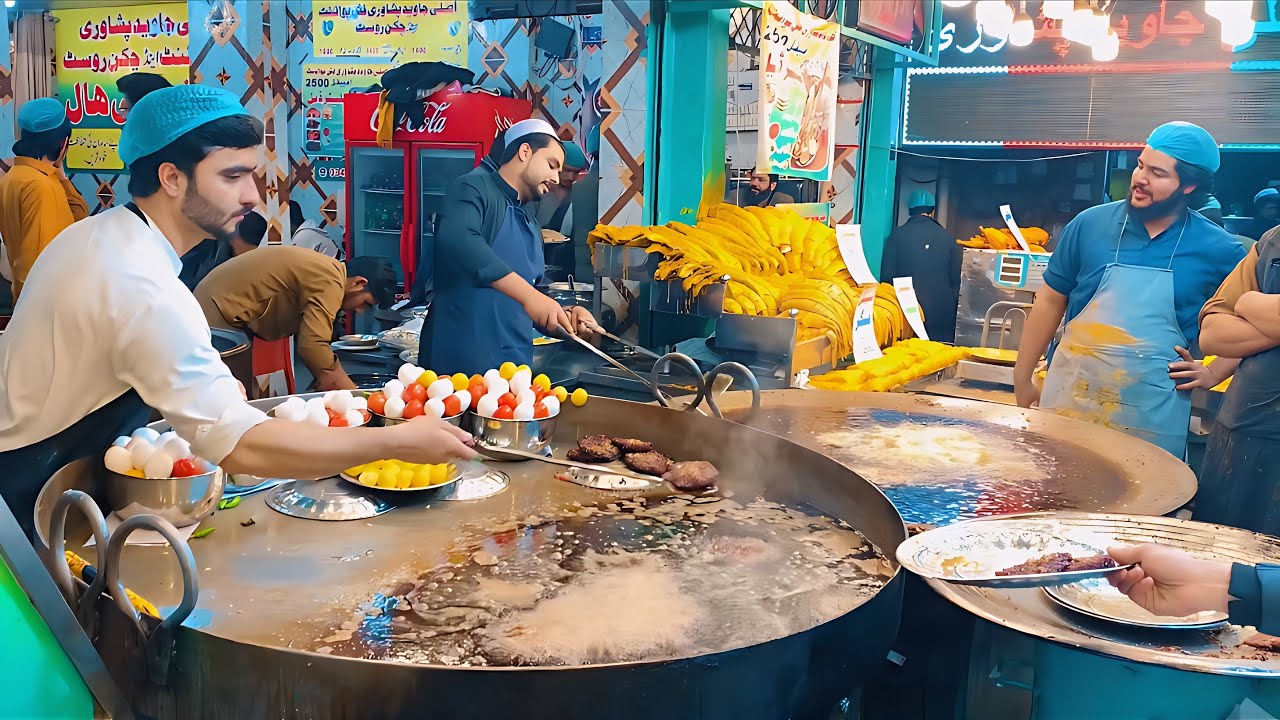 World’s Craziest Tawa Street Food || This Street Vendor Is Next Level  😱😱 #streetfood #foodie 