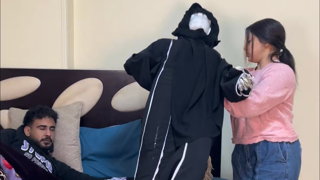 امراه تفعل شي غير متوقع مع جوزها في اوضة النوم😱