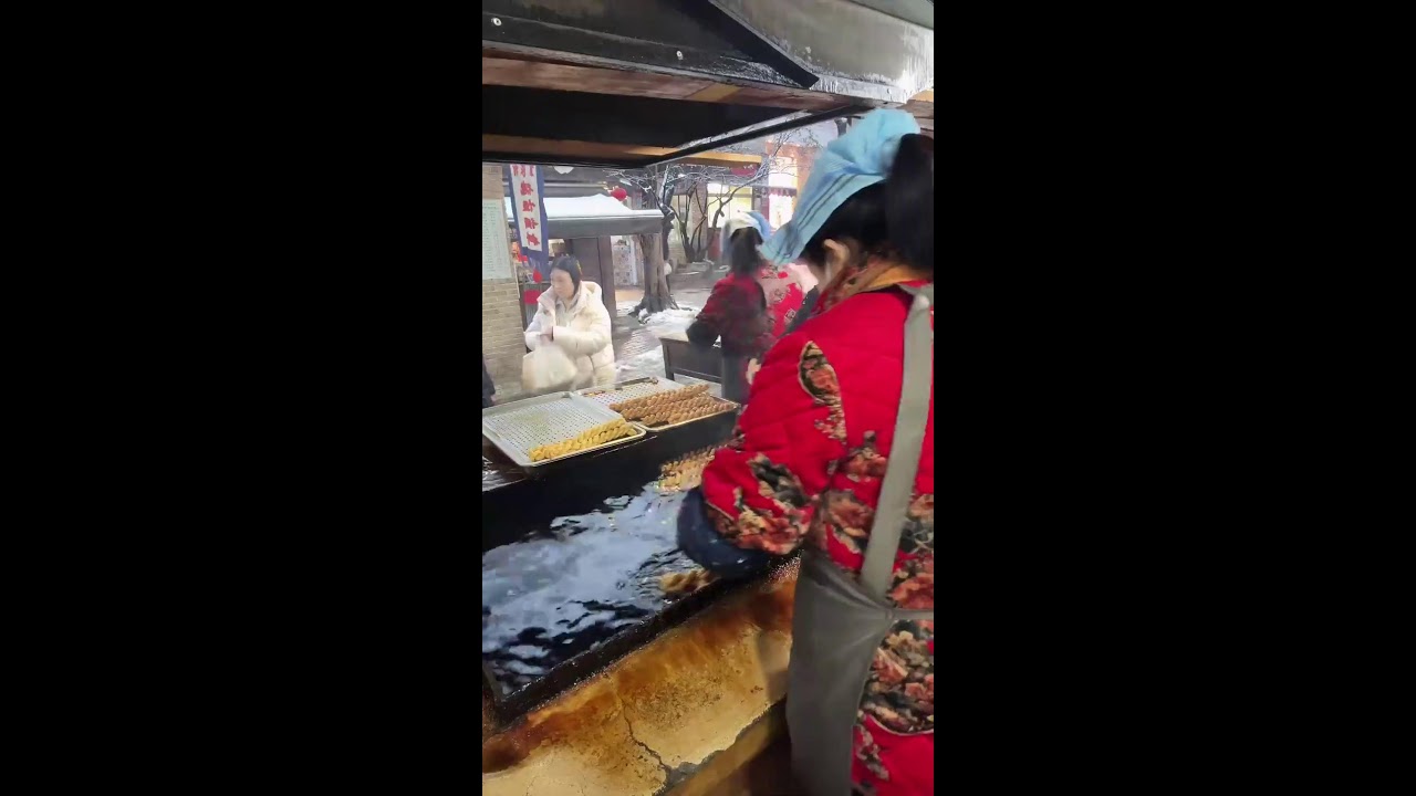 Magical Chinese street food 神奇的中国街头美食  不思議な中国の街グルメ