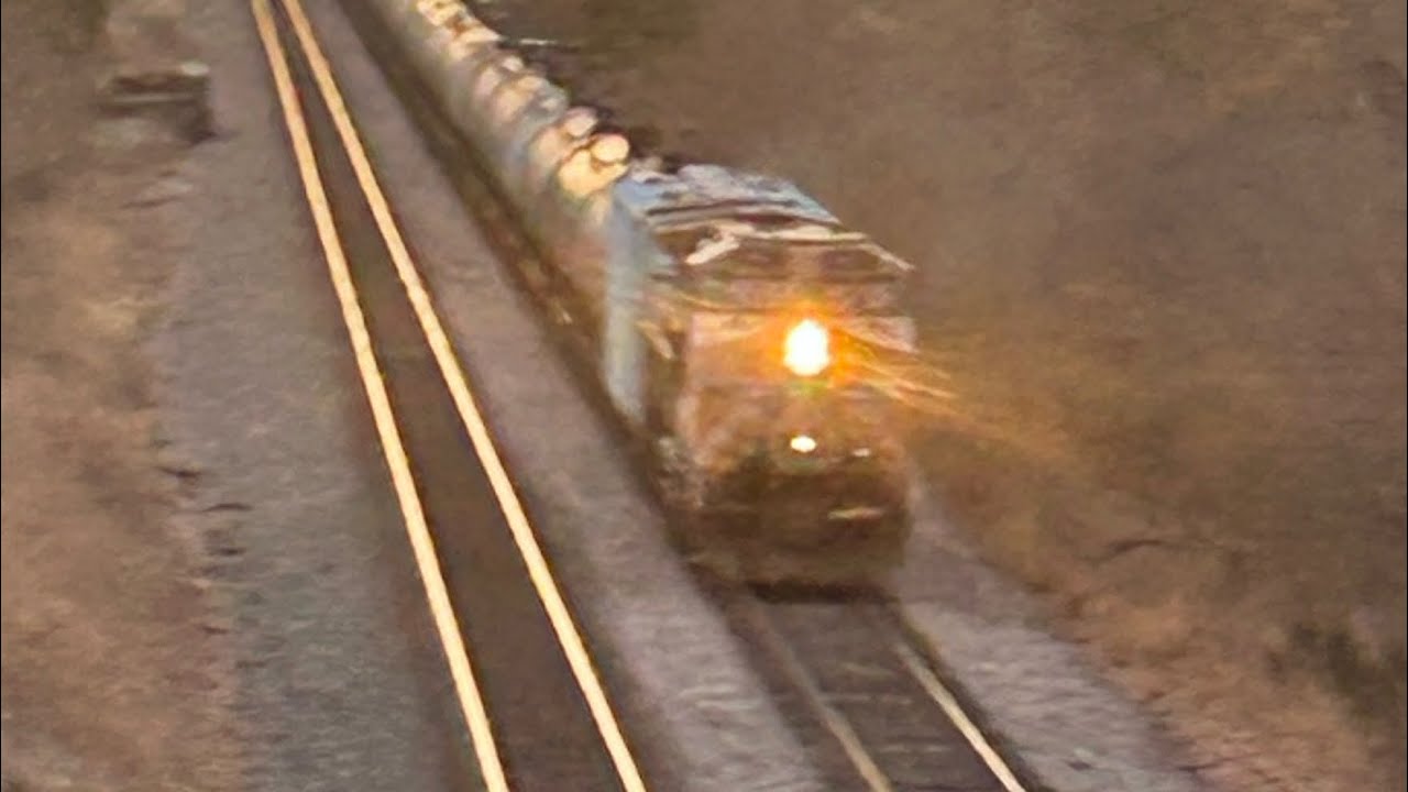 UP comes threw Liberty MO #railfanning @CPKCRailscale.choochoo @SpoonerCentralRR @kirkcoatsccc594 