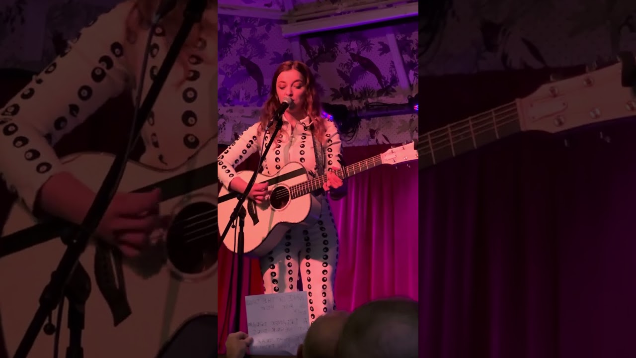 Jade Bird  Performing Champagne Supernova Live in Manchester 20.07.25.