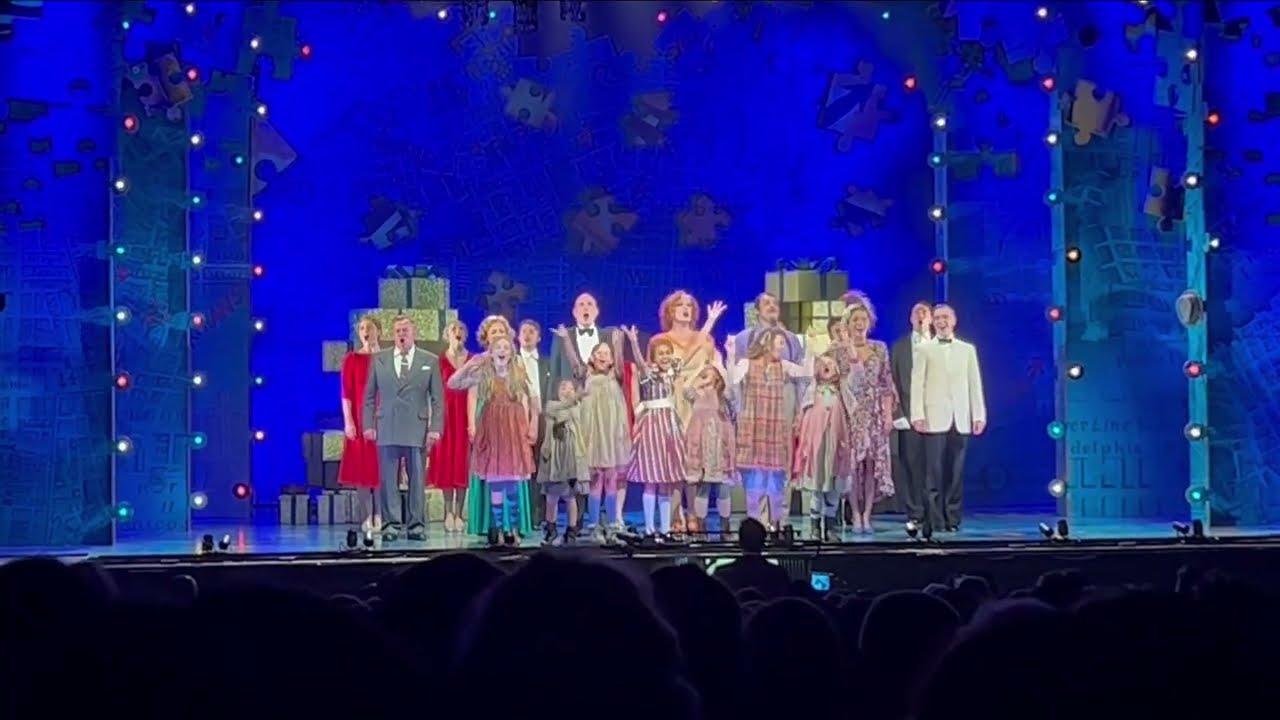 Annie UK Tour Curtain Call - Manchester Opera House - 19th September 2023