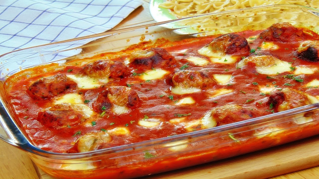 Rezept: Hackbällchen in Tomatensauce mit Mozzarella überbacken / Auflauf / Meatballs