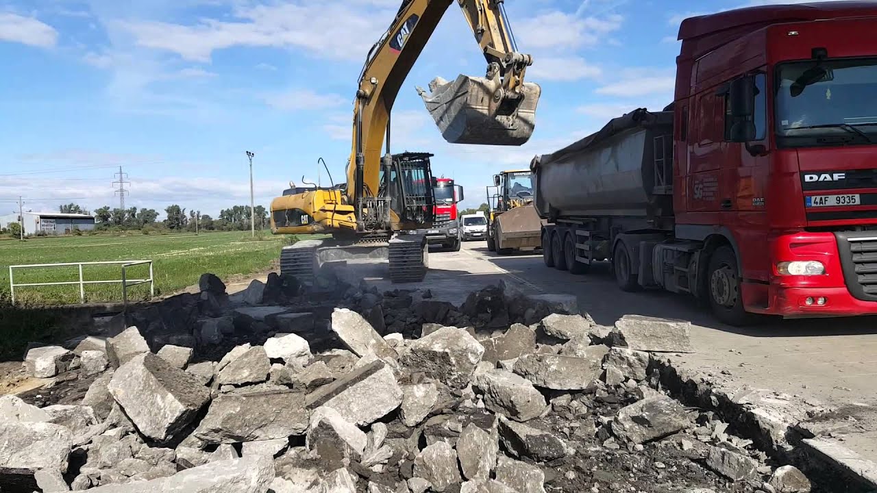CAT 330D excavator demolice dalnice D2 part 1